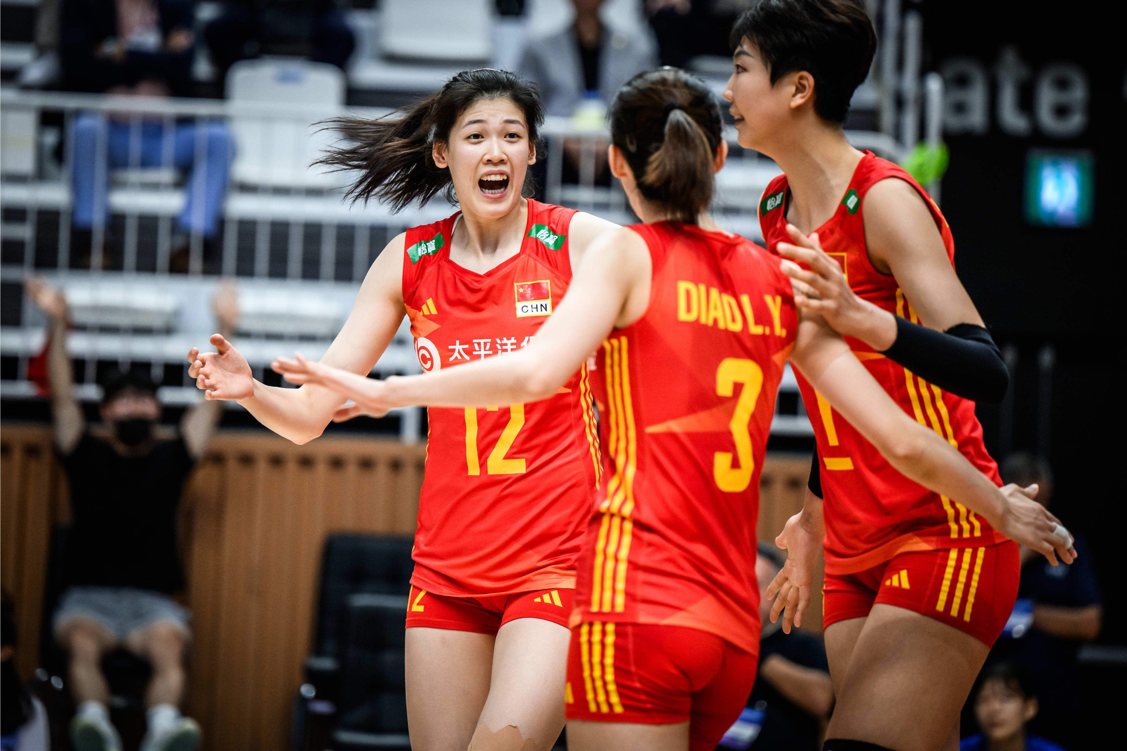 五球惨败气炸 太阳报：诺丁汉老板赛后将球票扔进别人家灌木丛本轮英超，诺丁汉森林客场0-5惨败富勒姆。